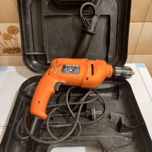 Various tools used with hammer drill and chisel heads