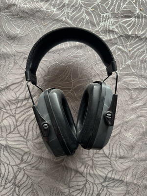 Howard Leight folding protective earmuffs like new
