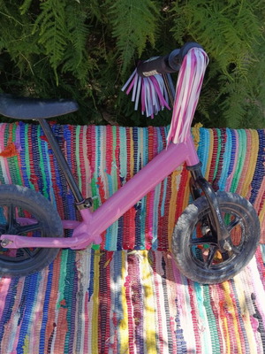 Strider balance bike pink used with height extension