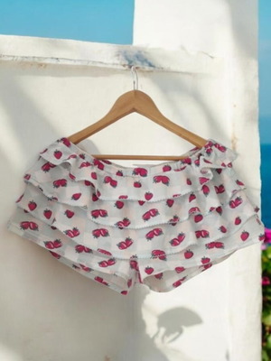 Shorts with ruffles and strawberry print size L like new, white and pink