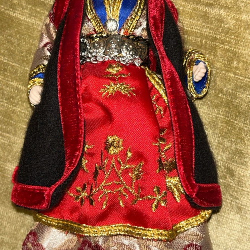 Traditional doll like new, 20cm height