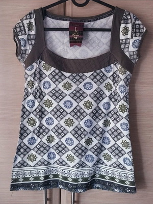 Bsk T-shirt size Large like new, very good fabric