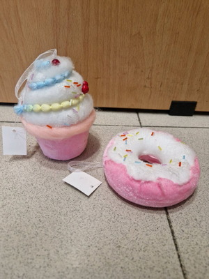 Στολίδια δέντρου καινούργια