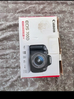 Canon 700D camera like new with approximately 5000 clicks