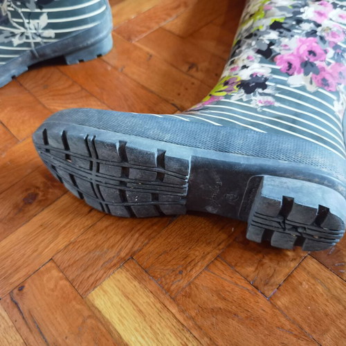 Women's rubber boots size 39 like new, floral pattern