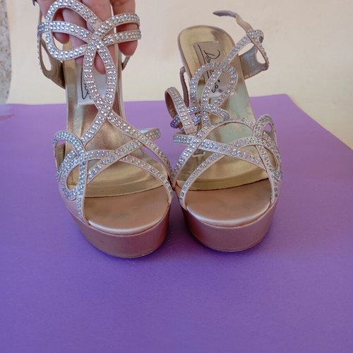 Demetrios high-heeled sandals like new, beige, size 39