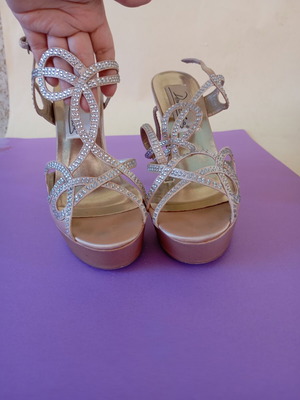 Demetrios high-heeled sandals like new, beige, size 39