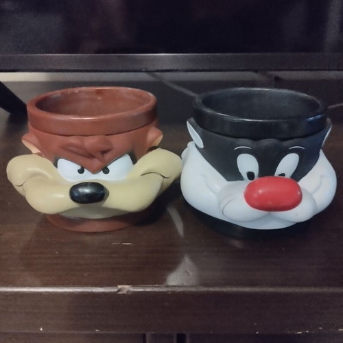 Looney Tunes collectible mugs Taz and Sylvester