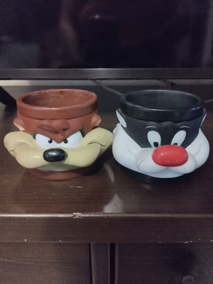 Looney Tunes collectible mugs Taz and Sylvester