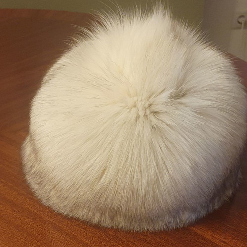 Renard fur hat like new, off white - silver