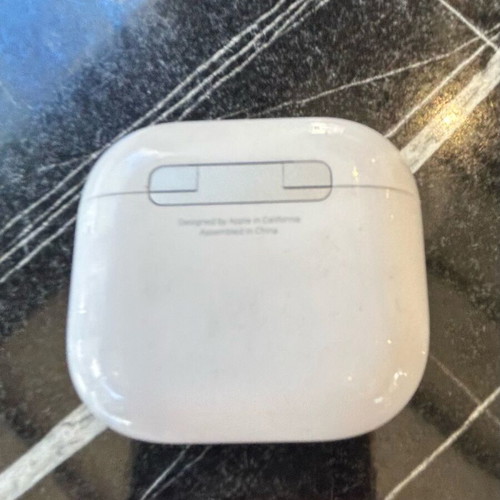 AirPods 4 με ακύρωση θορύβου σαν καινούργια