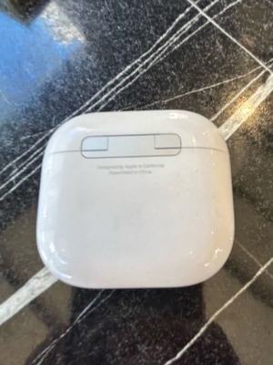 AirPods 4 με ακύρωση θορύβου σαν καινούργια