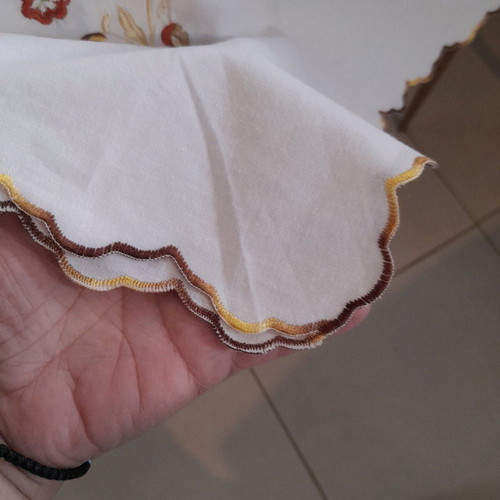 Tablecloth with embroidery like new