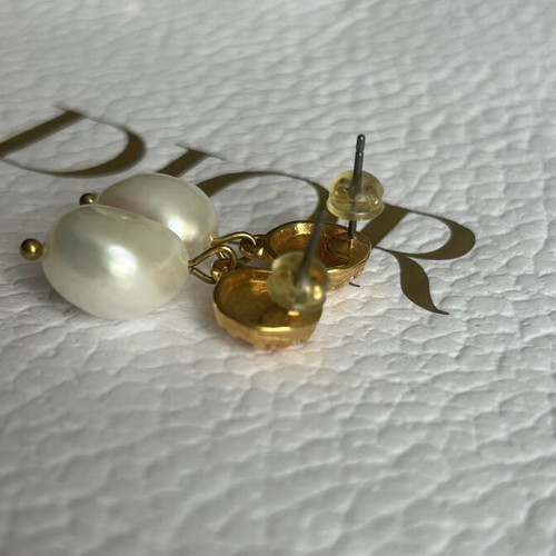 Pearl Drop Stud Earrings new, gold and white