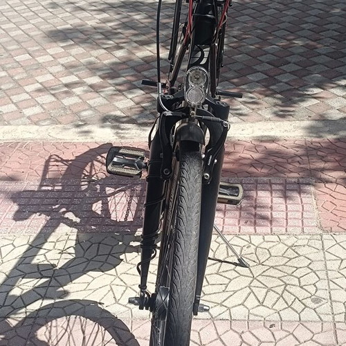 City Bicycle 28" like new, V-Brakes, front suspension, 29 inch wheels