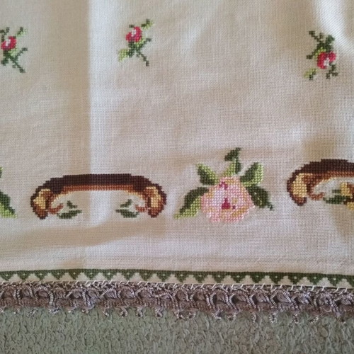 Set of 2 vintage embroidered table runners used
