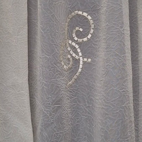 Set of two ready-sewn curtains in sugar color with embroidered designs