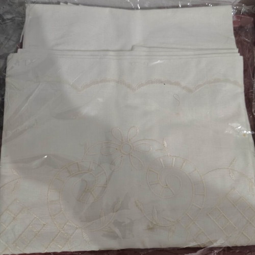 Vintage embroidered table linens set of 4 new