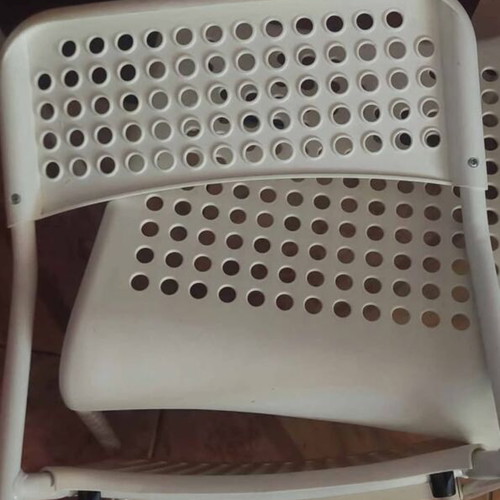 Plastic chairs set of 4, two red and two white