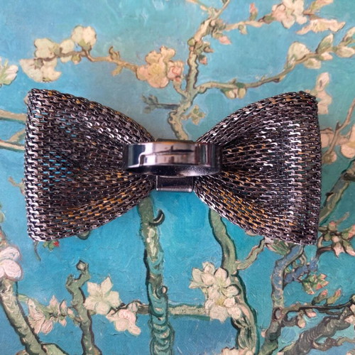 Bow ring like new, metal