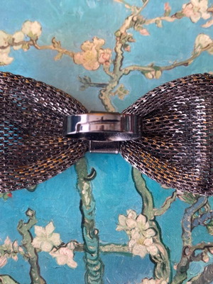 Bow ring like new, metal