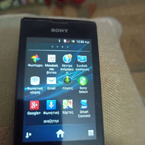Sony Ericsson Xperia phone like new with charger, black