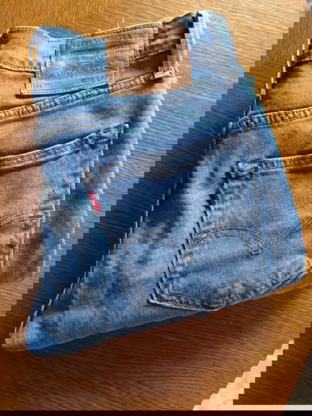 Levis jean 502 W28 L32