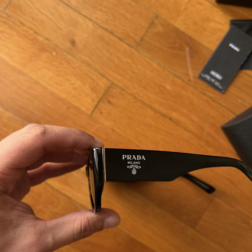 Prada sunglasses like new, black