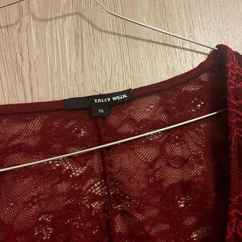 Red t-shirt like new, size XS