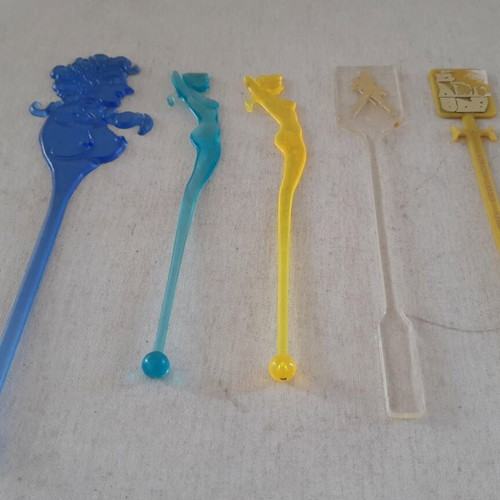 Set of 5 used plastic Caravel Hotel drink stirrers