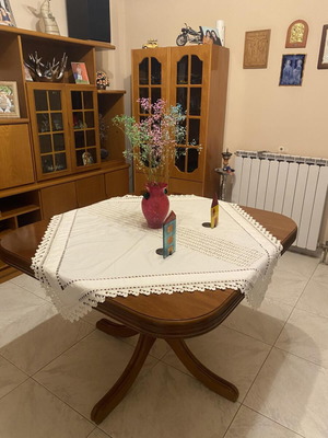 Extendable solid wood dining table like new, 1x1.10m