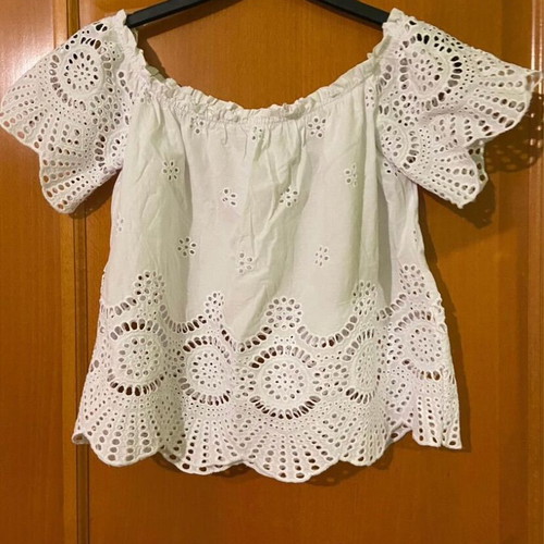 Stradivarius white top with perforated design and off-shoulder like new, size S