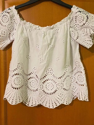 Stradivarius white top with perforated design and off-shoulder like new, size S