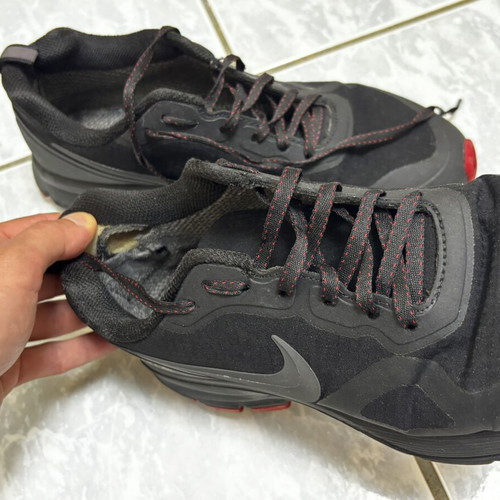 Nike Zoom Air Relentless 26 Gore-Tex athletic shoes used, sizes 42.5-43, black and red