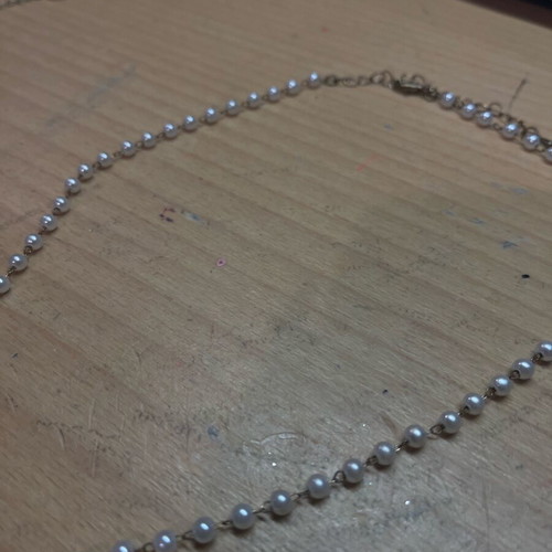 Necklace gold with white pearls like new