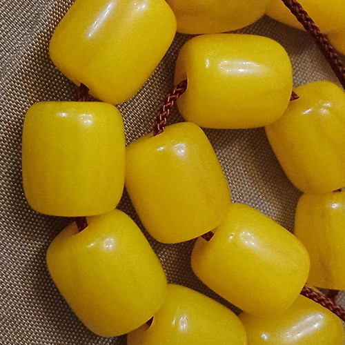 Bakelite Mastic Worry Beads used, 1960s, 18 beads