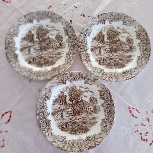 Arnik vintage plate set of 3 with pastoral scene, like new