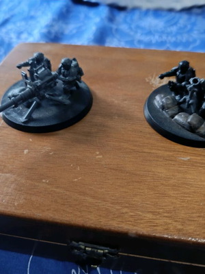 Warhammer 40k Imperial Guard used models with missing mortar operator fingers