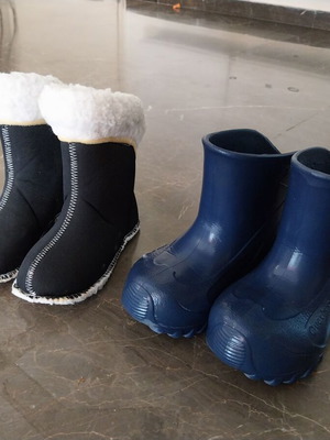 Quechua waterproof boots with fur lining like new, blue