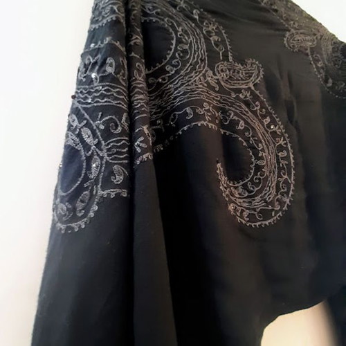 Viscose scarf with embroidered sequins used, black and grey