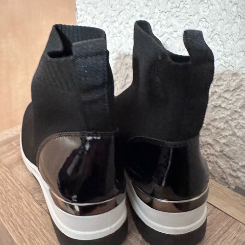 Voi Noi women's sock-style athletic shoes size 41 like new, black