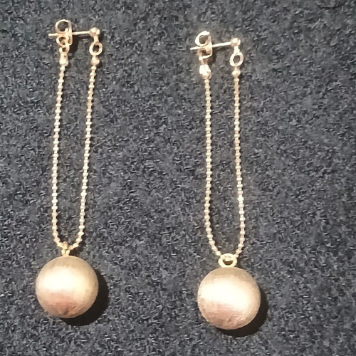 Dangling earrings with unique clasp, 7cm, matte gold ball, new