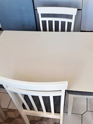 Τραπεζαρία Pakoworld Modus μεταχειρισμένη, ανοιχτό γκρι με 4 υφασμάτινες καρέκλες