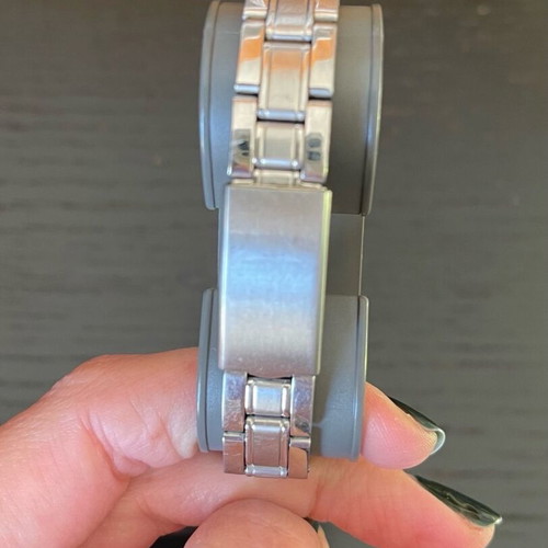 Q&Q Women's Watch with Silver Metal Bracelet like new