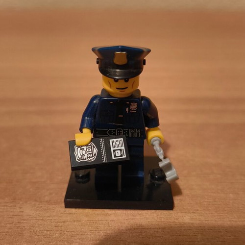 Lego Minifigure Policeman used, Series 9 71000