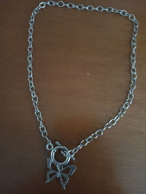 Chain necklace with butterfly and special clasp like new