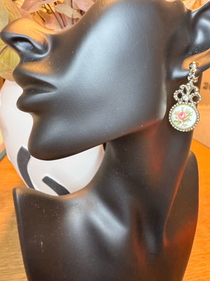 Dangling earrings like new, approximately 5 cm length