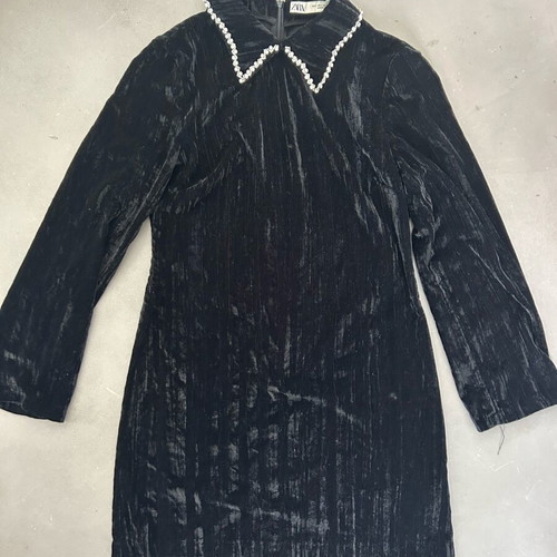 ZARA velvet black dress with strass - 10,00 - Vendora.cy ZARA velvet black dress with strass - 10,00 - Vendora.cy
