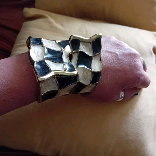 Vintage bracelet from the 90s in like new condition large