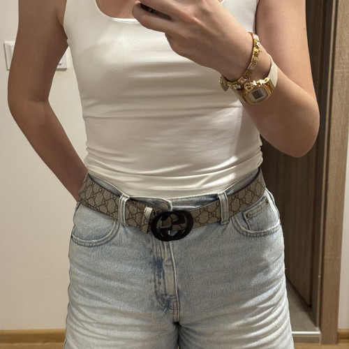 Gucci belt with large GG buckle, like new, unisex